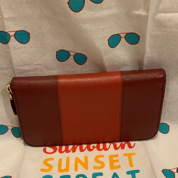 Beautiful Prada wallet two tone reds light sparkles - Picture 13 of 14